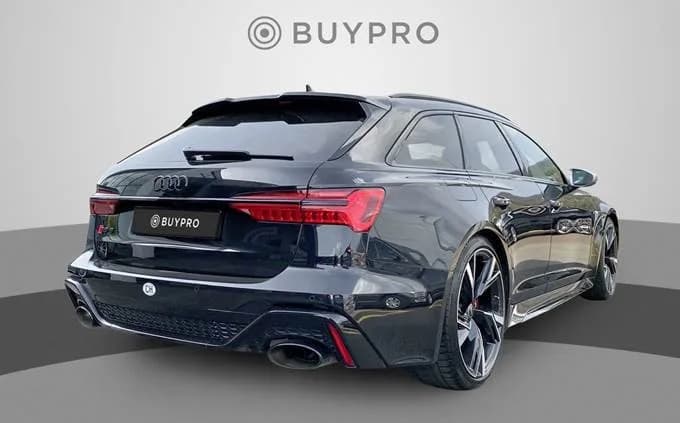 Audi RS6 in Schwarz