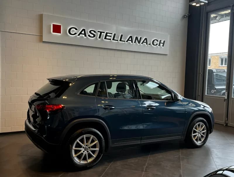 Mercedes-Benz GLA, colore Blau