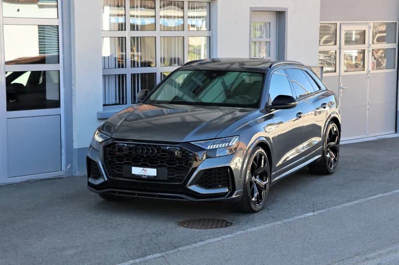 Audi RS Q8 in Grau
