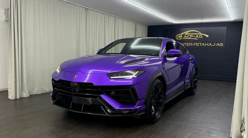 Lamborghini Urus in Violett