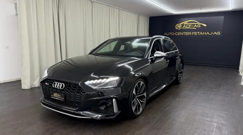 Audi RS4 in Schwarz
