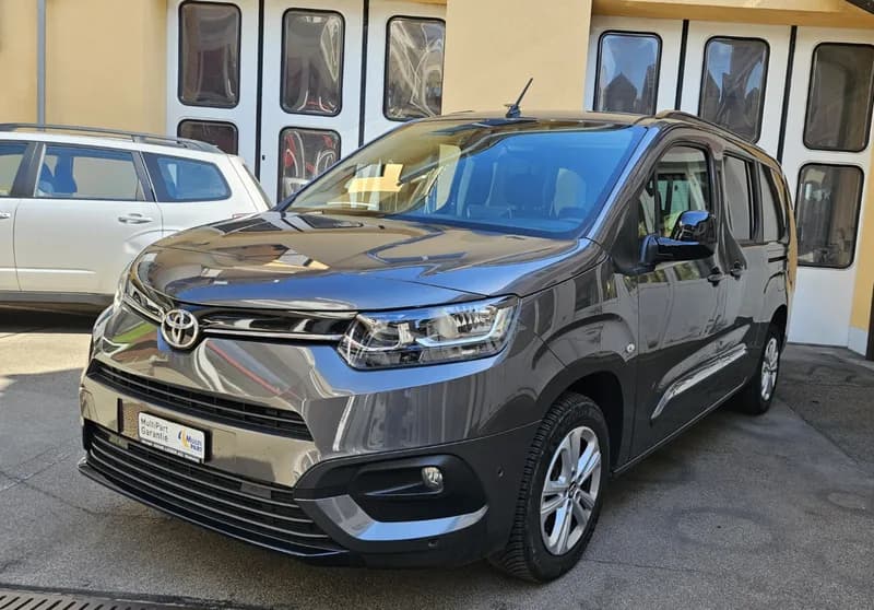Toyota Proace City Verso in Grau